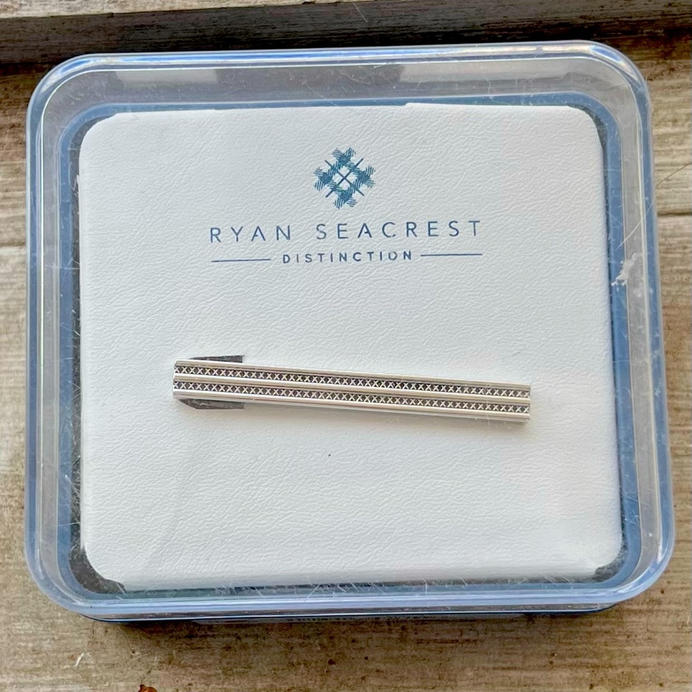 Ryan Seacrest Distinction brand tie clip